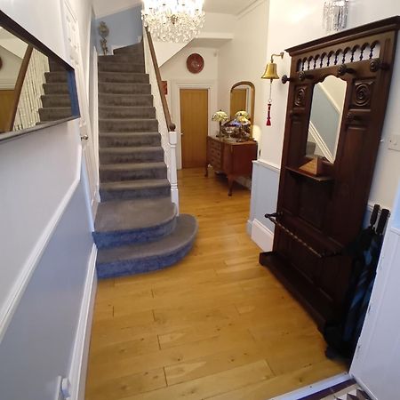일프러컴 Grosvenor House - Onsite Free Parking B&B 외부 사진